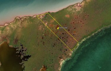 Hicks Caye’s Prime 20 Acre East to West Beachfront  Property – Belize real-estate photo
