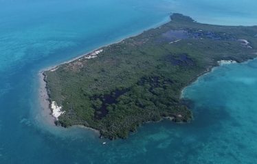 Twin Caye Exclusive 1.9-Acre East to West Beach Front – Belize real-estate photo