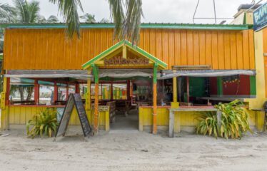Profitable Beachfront Restaurant For Sale, Caye Caulker – Belize real-estate photo