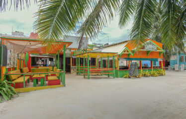 Profitable Beachfront Restaurant For Sale, Caye Caulker – Belize real-estate photo